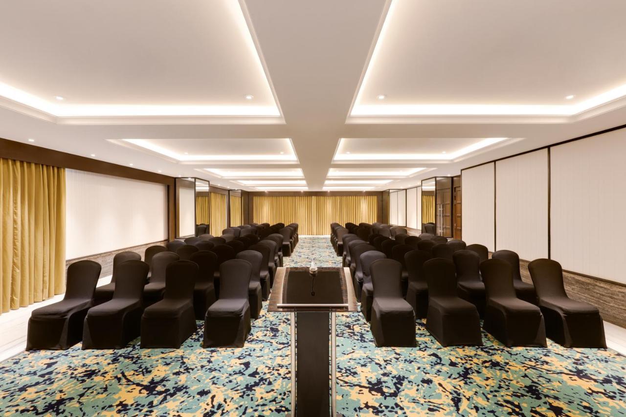 Lemon Tree Premier, Mumbai International Airport Hotel Bagian luar foto