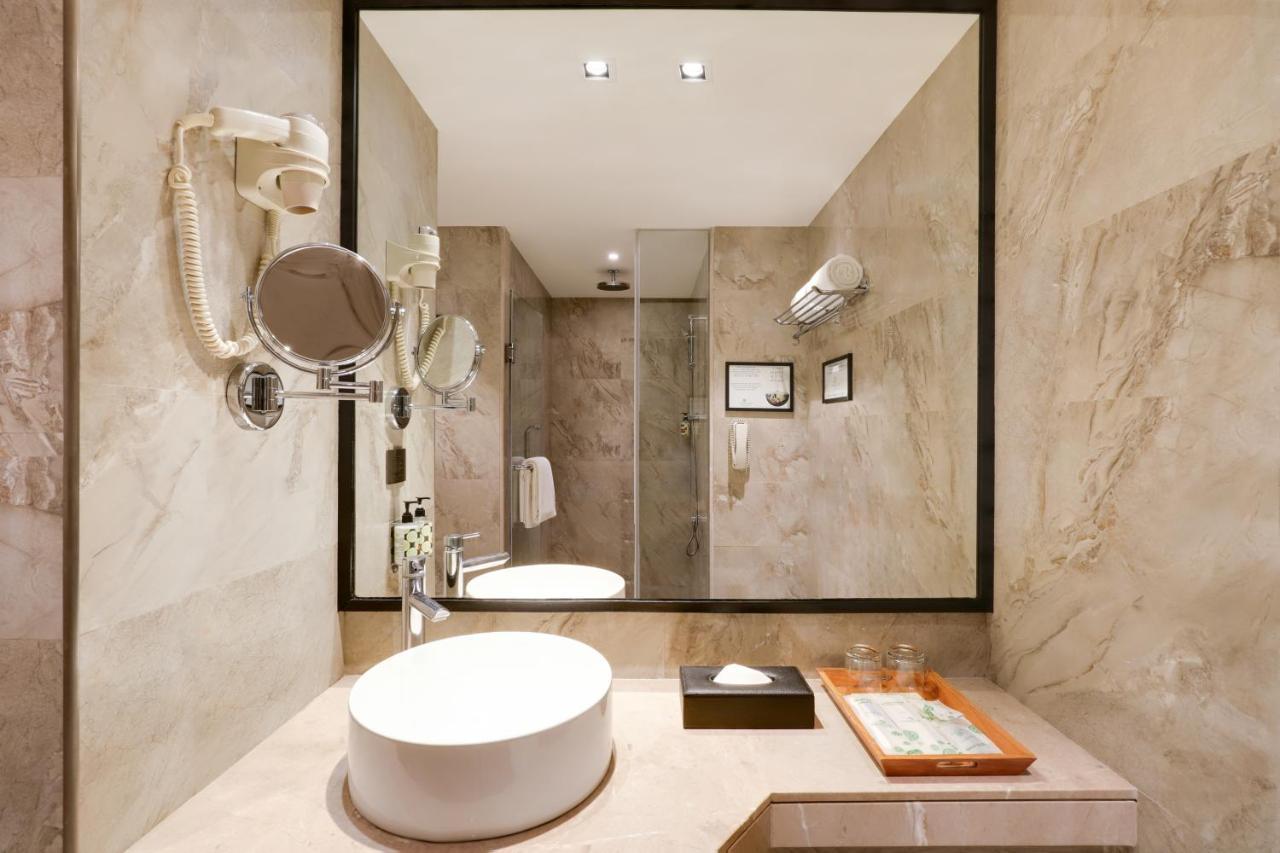 Lemon Tree Premier, Mumbai International Airport Hotel Bagian luar foto